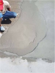 水泥地面起砂的影响	(地面起砂可以用纯水泥浆吗)